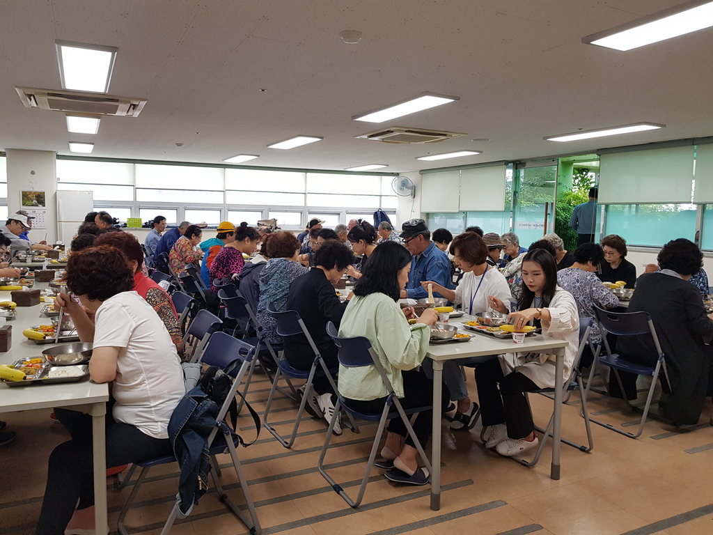 노인의 날 특식2.jpg